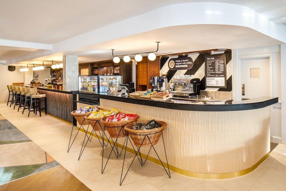 Foto de restauración de Delta Hotels by Marriott Warwick