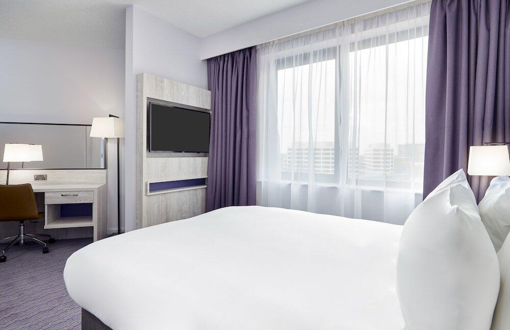 Foto de una habitación de Leonardo Hotel Swindon - Formerly Jurys Inn