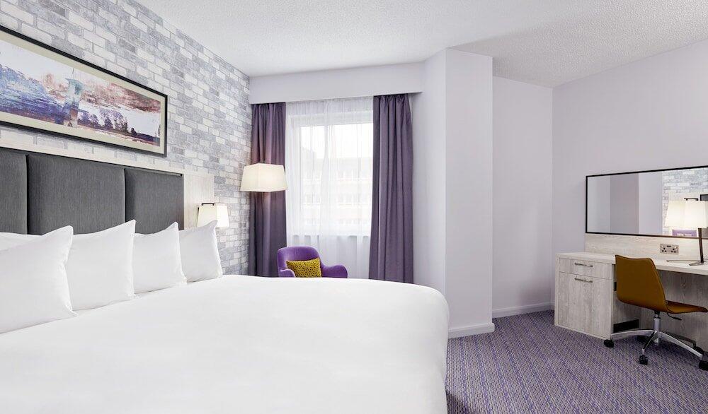 Foto de una habitación de Leonardo Hotel Swindon - Formerly Jurys Inn