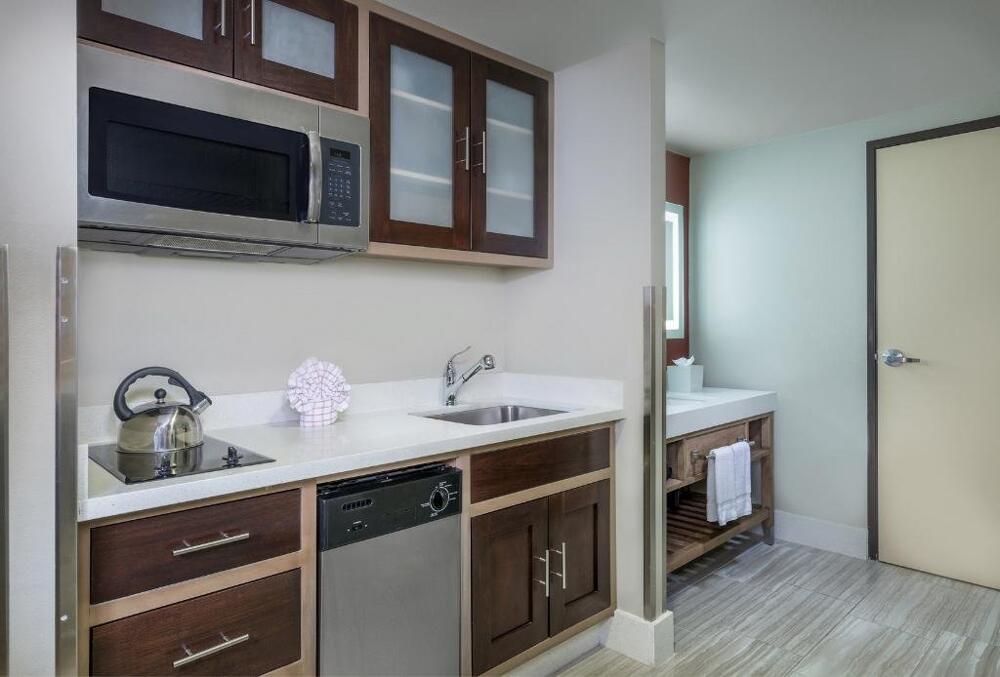 Foto de una habitación de Desert Palms Hotel &amp;amp; Suites Anaheim Resort