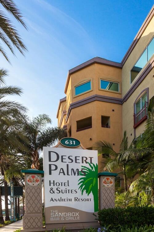 Foto del exterior de Desert Palms Hotel &amp;amp; Suites Anaheim Resort