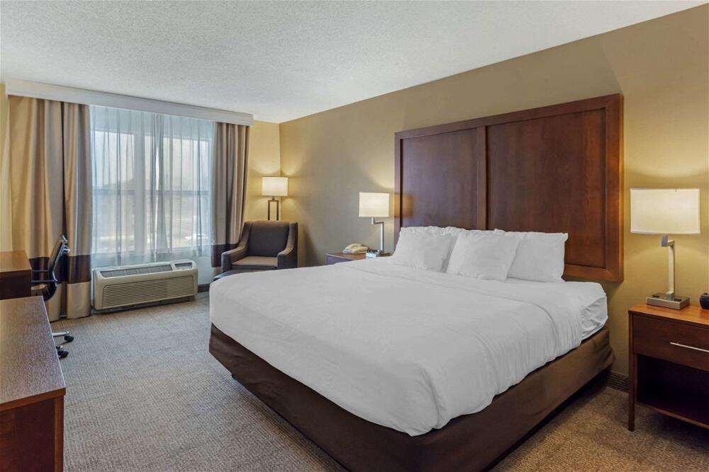 Room – Hotel Comfort Inn &amp;amp; Suites