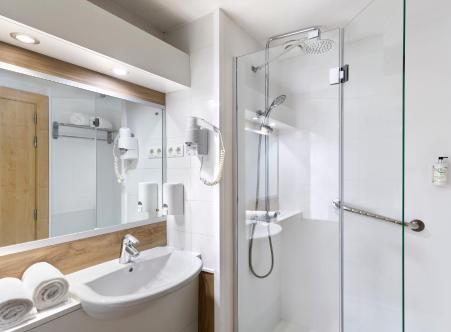 Foto del baño de B&amp;amp;B Hotel Las Rozas