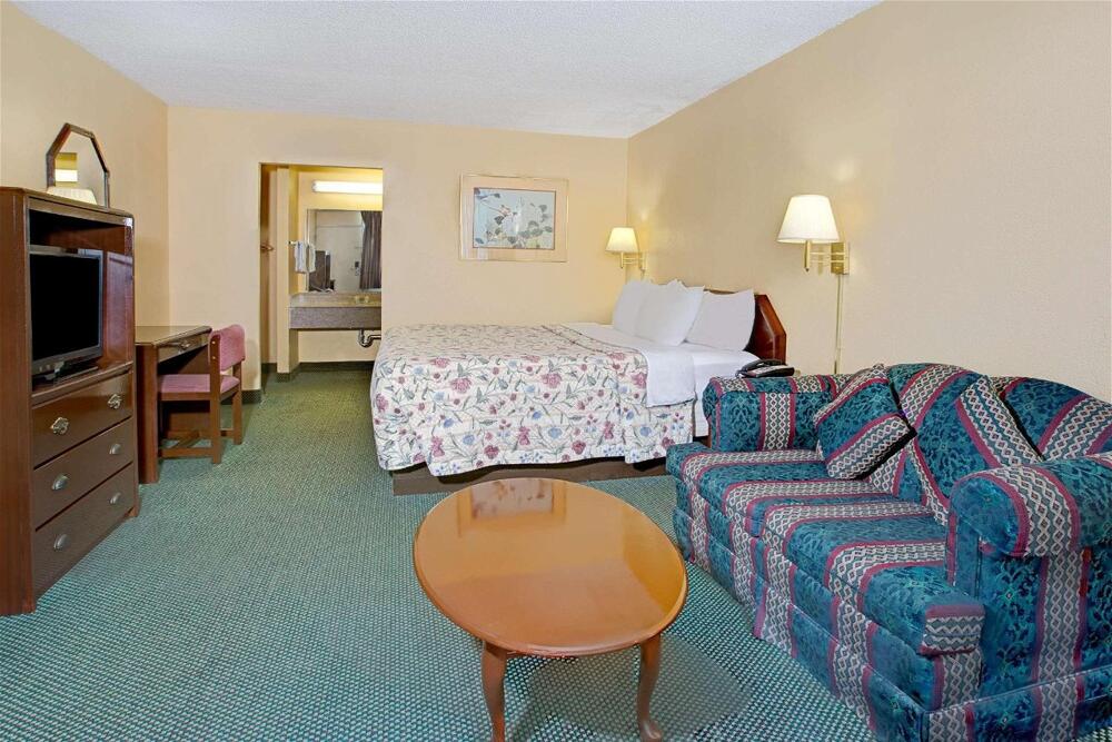 Foto de una habitación de Hotel Days Inn by Wyndham Alexandria South