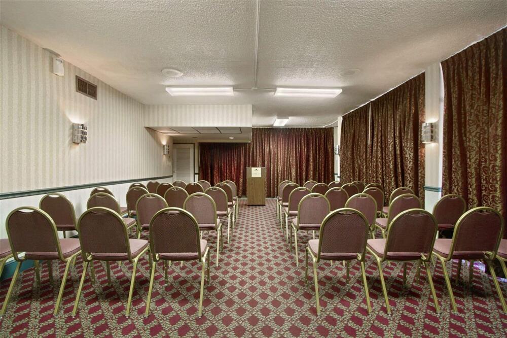 Foto de los servicios de Hotel Days Inn by Wyndham Alexandria South