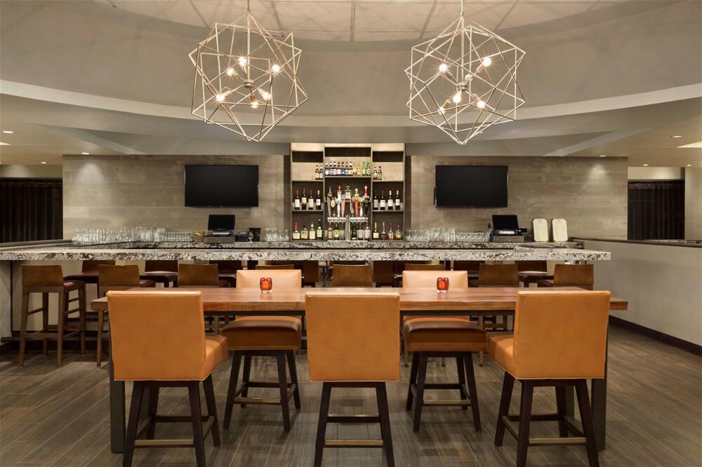 Foto de restauración de Hotel Hilton East Brunswick