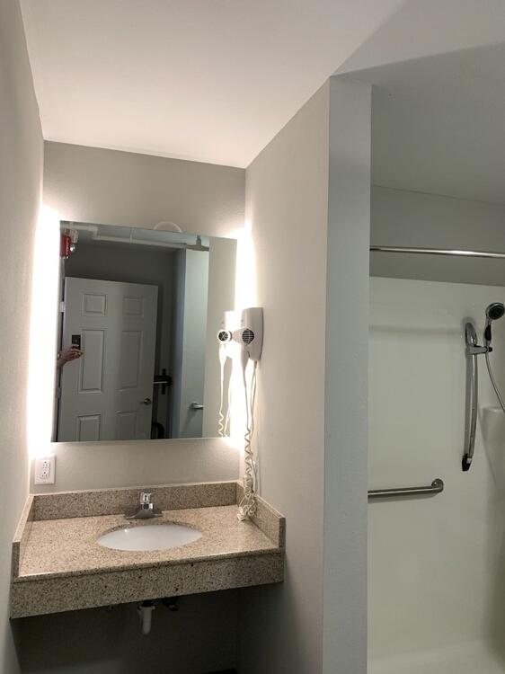 Foto del baño de Motel Knights Inn Nashville
