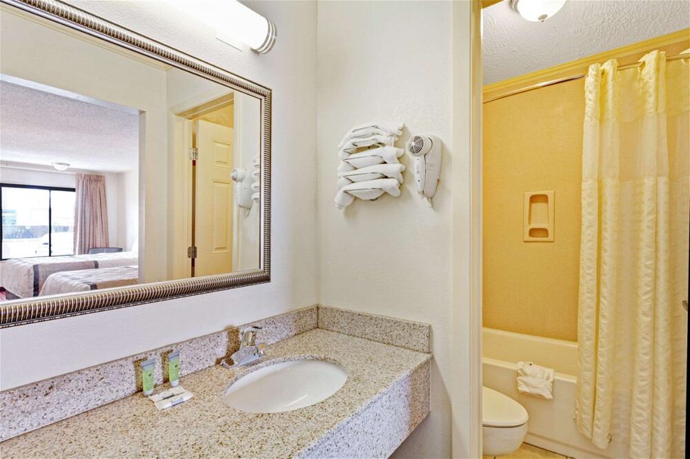 Foto del baño de Motel Knights Inn Nashville