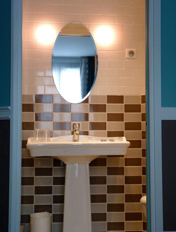Foto del baño de Hôtel des 3 Poussins