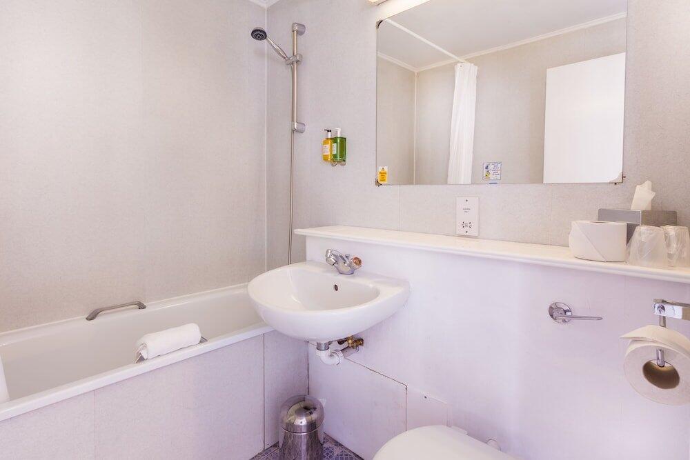 Foto del baño de Gardens Hotel
