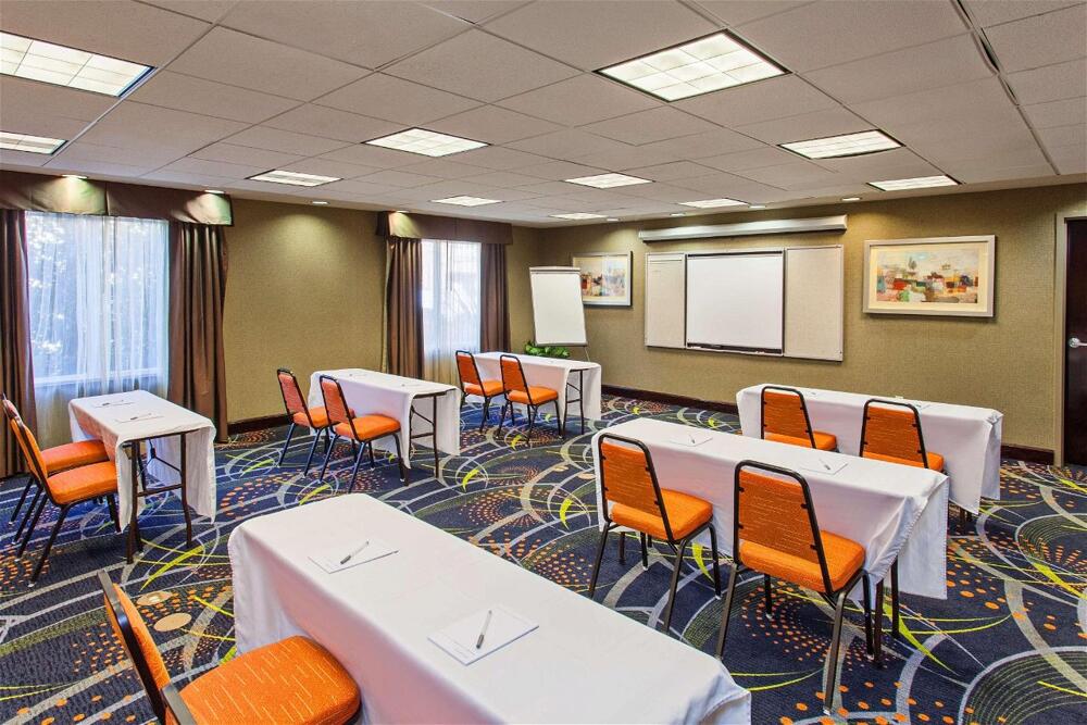 Foto de los servicios de Hotel Hampton Inn and Suites Merced