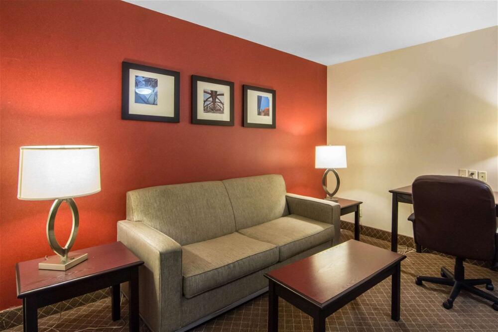 Foto de una habitación de Hotel Comfort Inn &amp;amp; Suites Airport South
