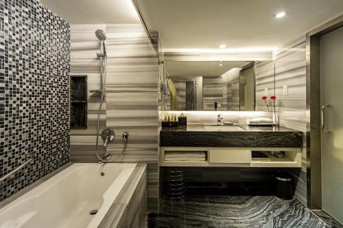 Foto del baño de Promenade Hotel Kota Kinabalu