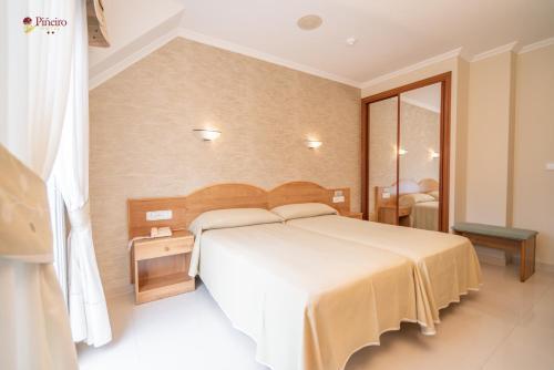 Foto de una habitación de Hotel Piñeiro 2 Estrellas Superior