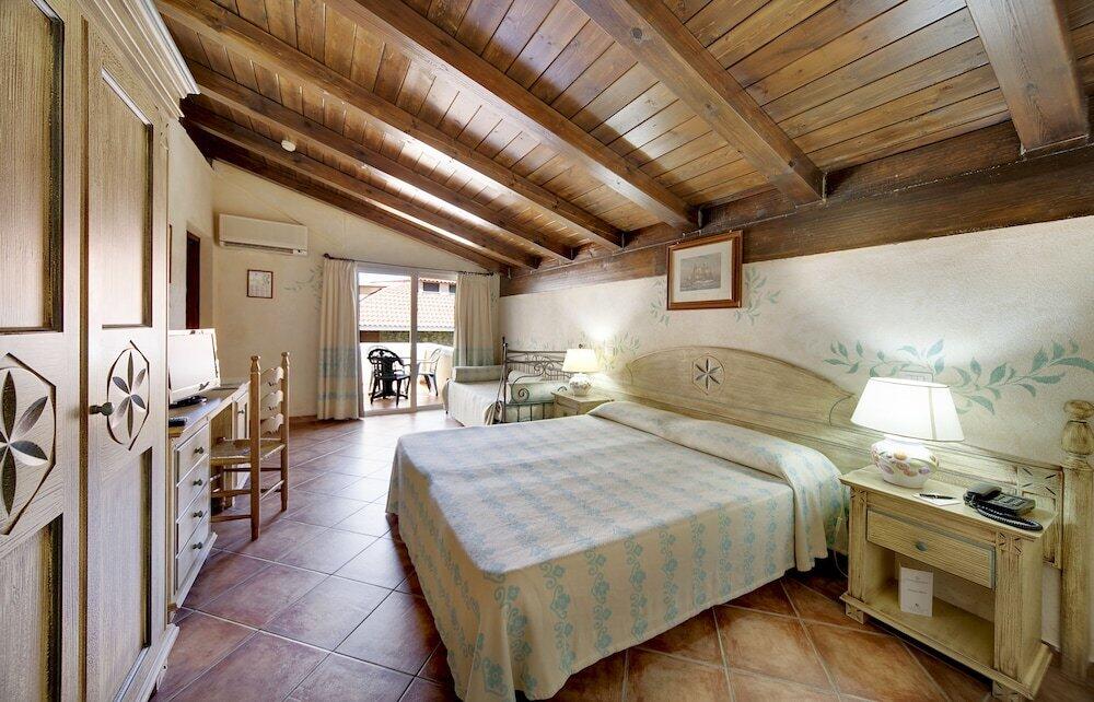 Foto de una habitación de Colonna Beach Hotel