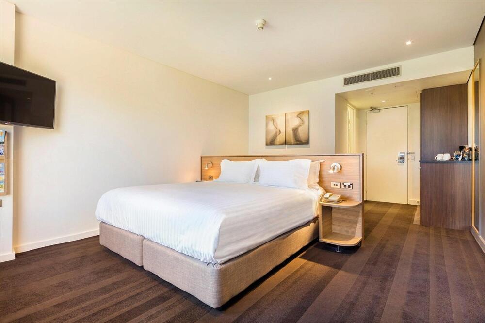 Foto de una habitación de Crowne Plaza Canberra, an IHG Hotel