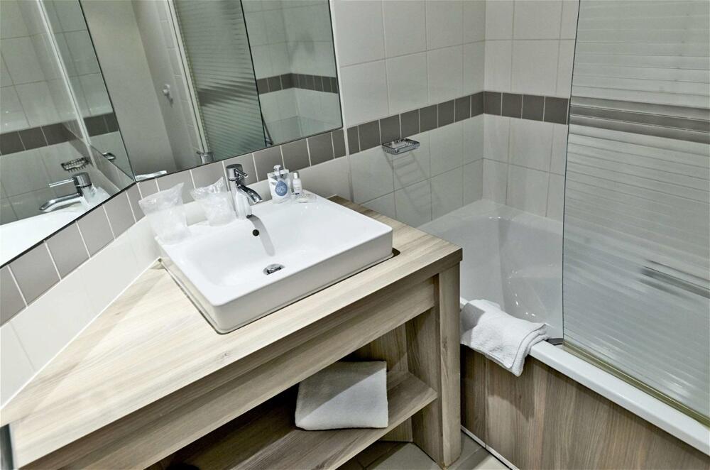 Foto del baño de Hotel Campanile Le Bourget – Airport