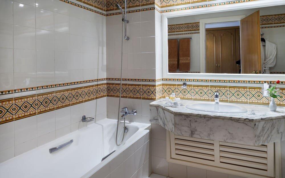 Foto del baño de Hotel El Mouradi Douz