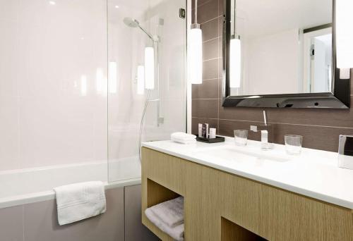 Foto del baño de Grand Hôtel Du Palais Royal