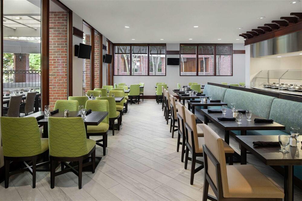 Foto de restauración de Hotel DoubleTree Suites by Hilton Charlotte/SouthPark