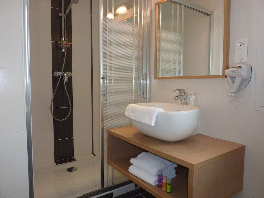 Foto del baño de Cit&amp;#039;Hotel de La Vallée