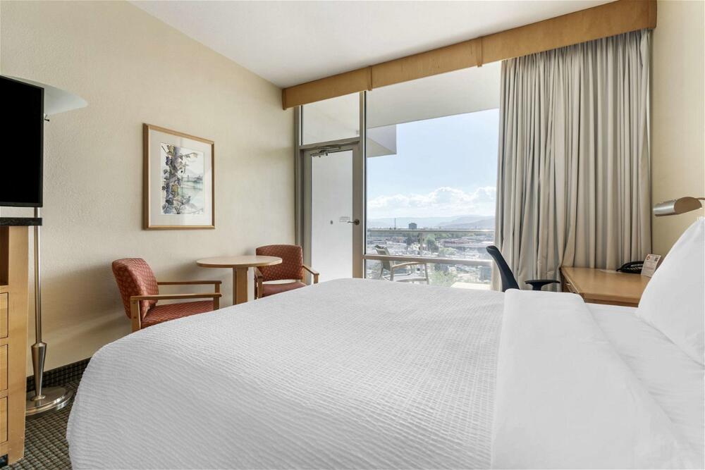 Foto de una habitación de Best Western Plus Kelowna Hotel &amp;amp; Suites