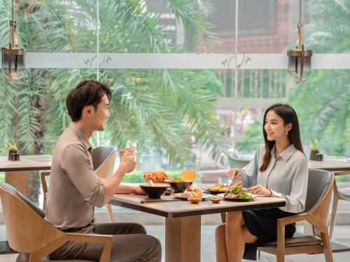 Foto de restauración de Sheraton Guangzhou Hotel-Fully Upgraded in CBD-Free Canton Fair Shuttle Bus and Registration Counter