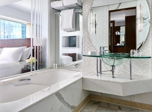 Foto del baño de Hotel Cordis, Hong Kong