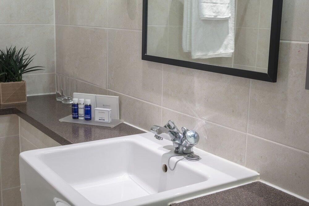 Foto del baño de Stratford Manor Hotel