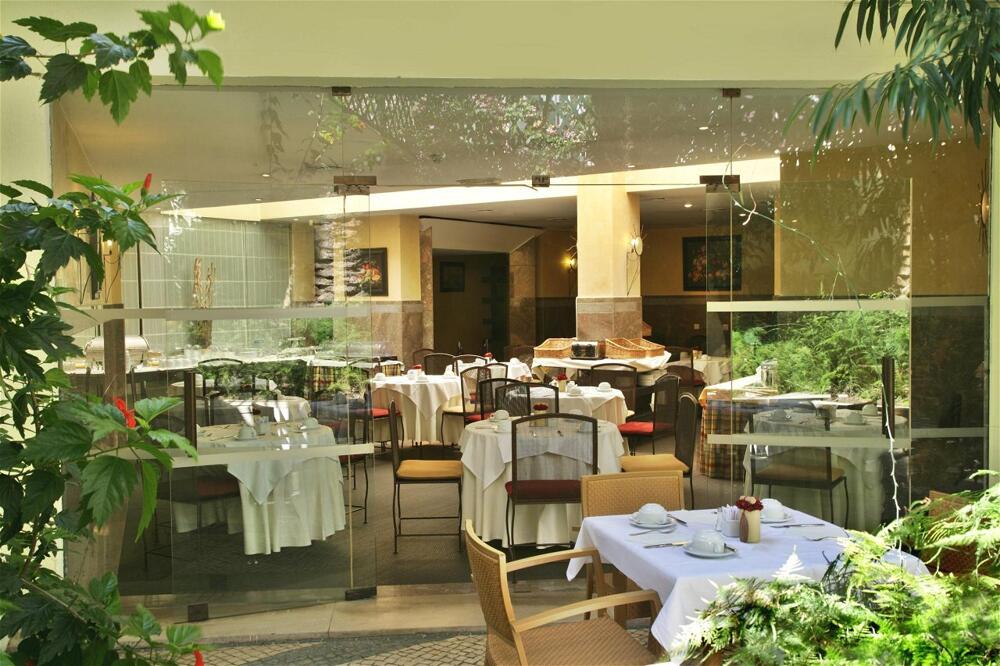 Foto de restauración de SANA Executive Hotel