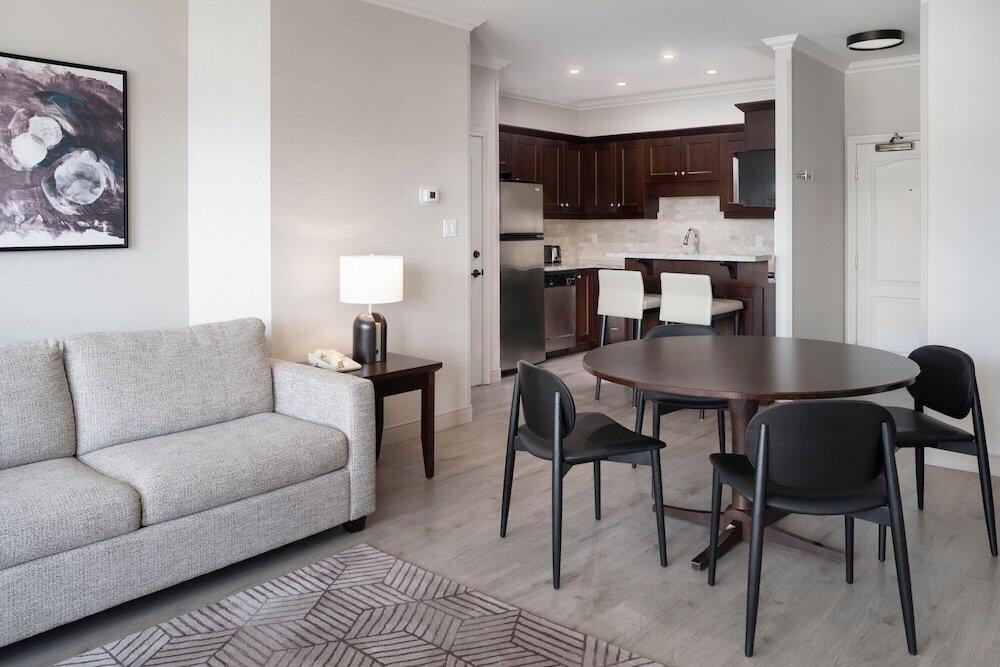 Foto de una habitación de Delta Hotels by Marriott Grand Okanagan Resort