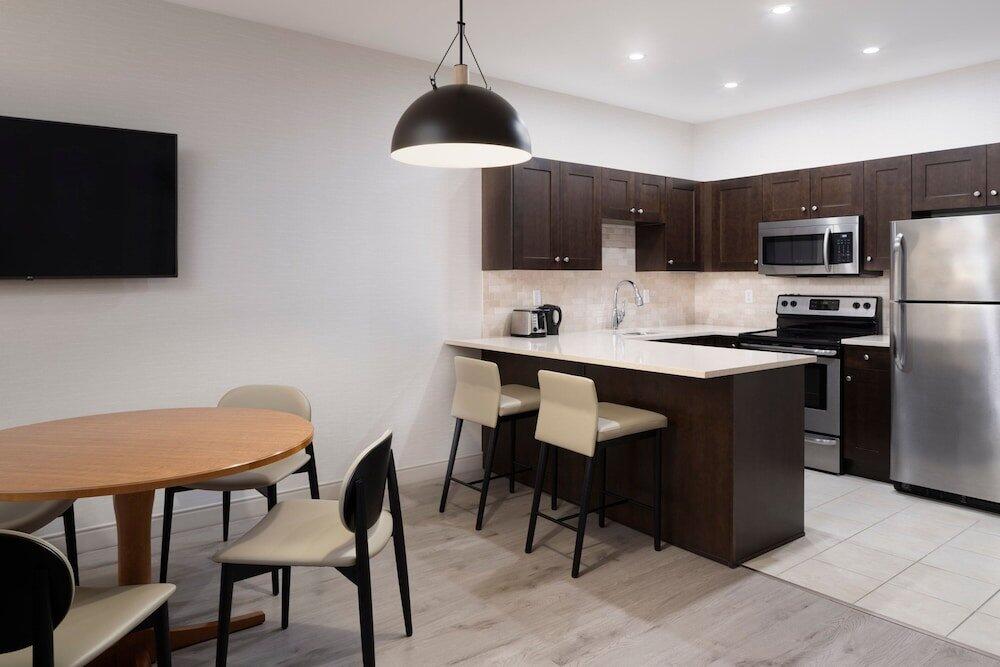 Foto de una habitación de Delta Hotels by Marriott Grand Okanagan Resort