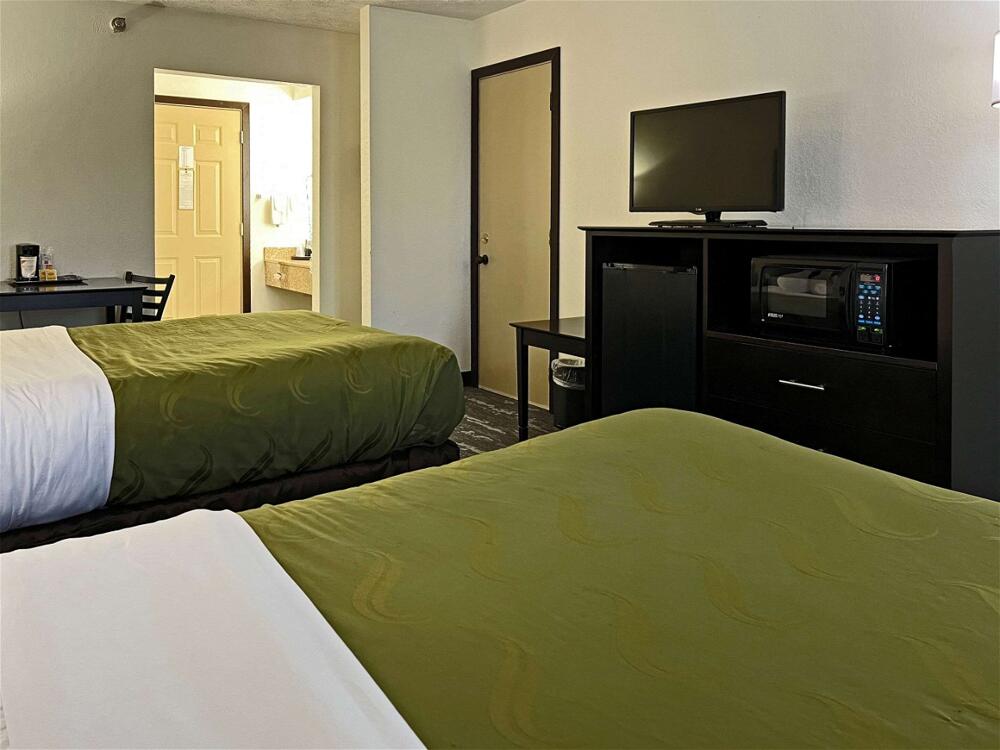 Room – Hotel Quality Inn Traverse City