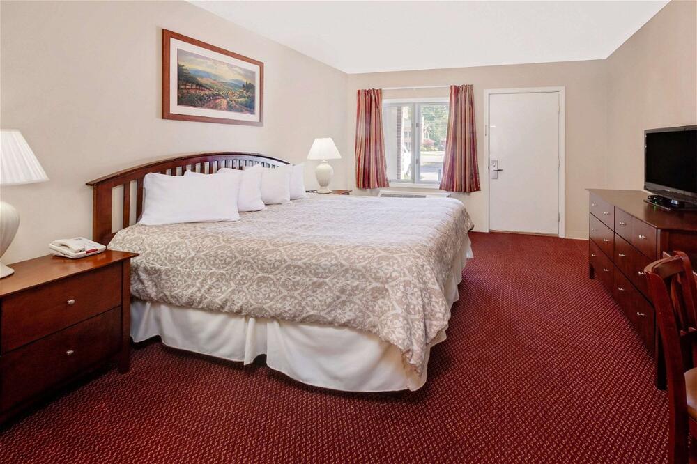 Room – Hotel Knights Inn Traverse City