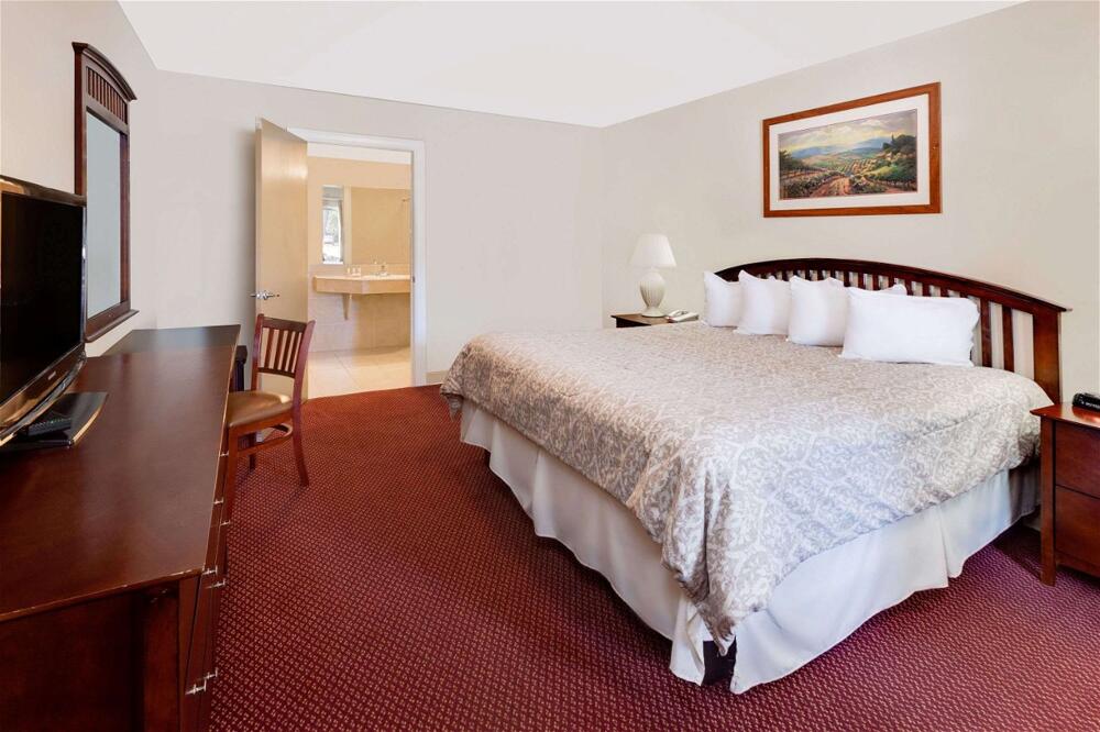 Room – Hotel Knights Inn Traverse City