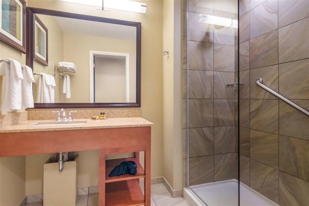 Bathroom – Hotel Best Western Plus Traverse City