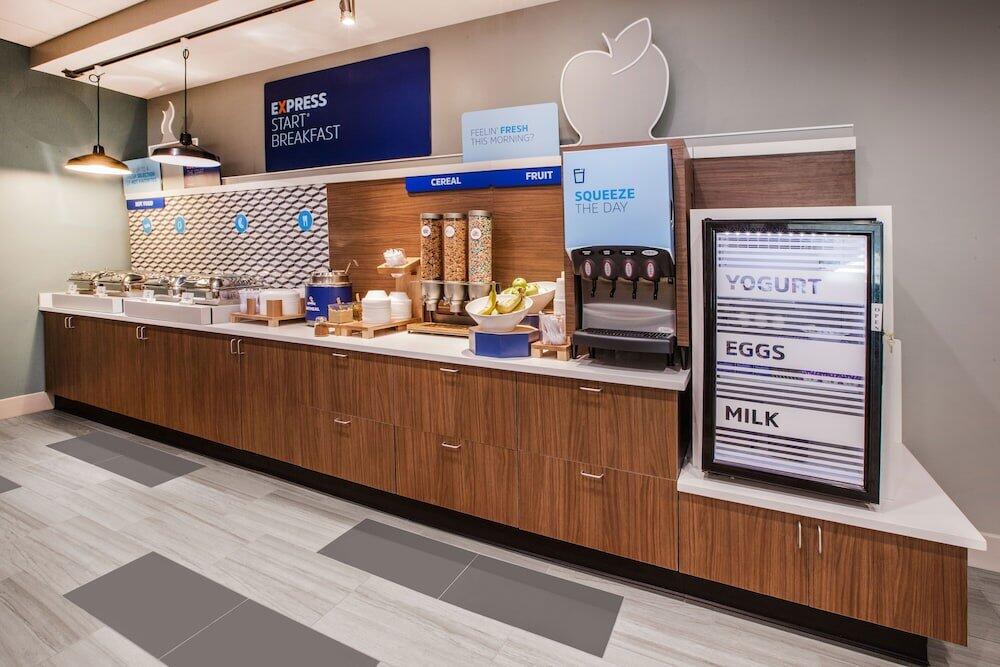 Foto de restauración de Holiday Inn Express Chicago NW - Arlington Heights, an IHG Hotel