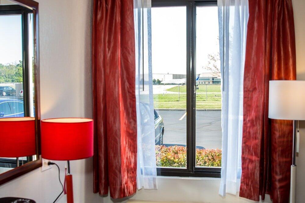 Foto de una habitación de Hotel Ramada Plaza by Wyndham Chicago North Shore