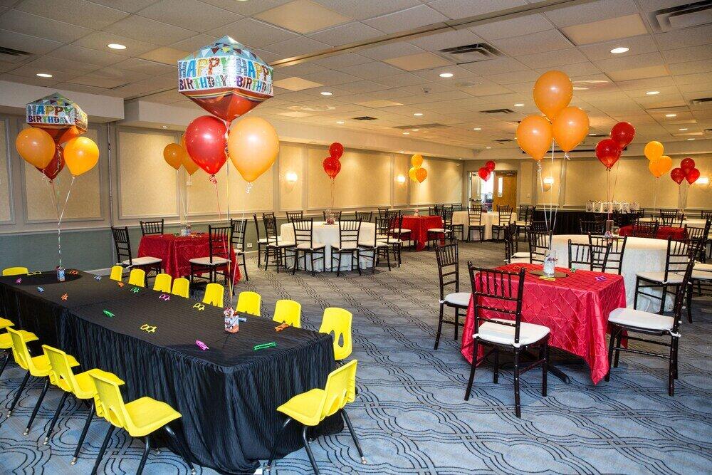 Foto de restauración de Hotel Ramada Plaza by Wyndham Chicago North Shore