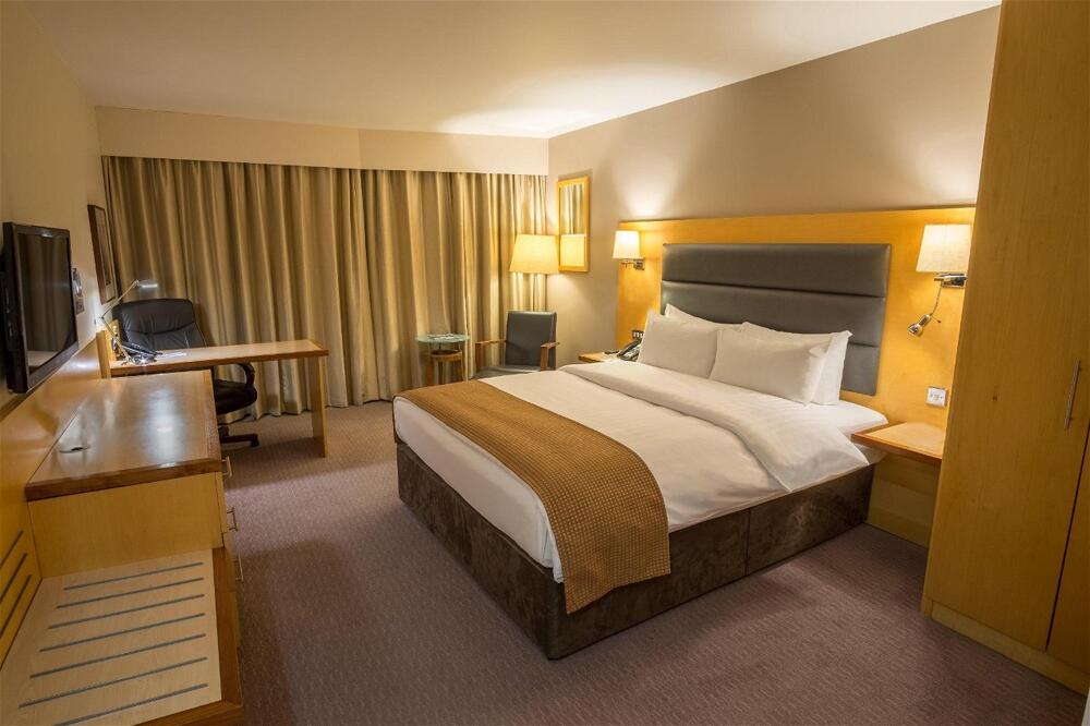 Room – Holiday Inn London Brentford Lock, an IHG Hotel