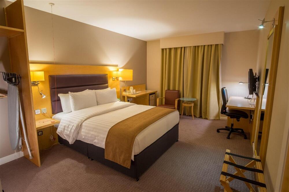 Photo – Holiday Inn London Brentford Lock, an IHG Hotel