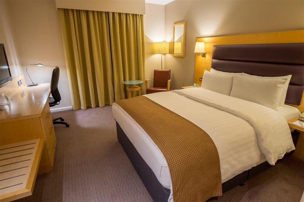 Room – Holiday Inn London Brentford Lock, an IHG Hotel