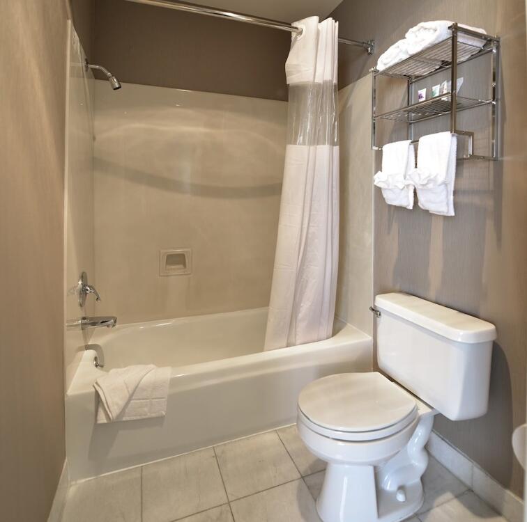 Foto del baño de Hotel City Center Inn &amp;amp; Suites