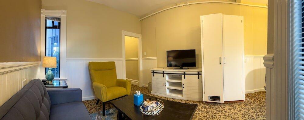 Foto de una habitación de Hotel City Center Inn &amp;amp; Suites