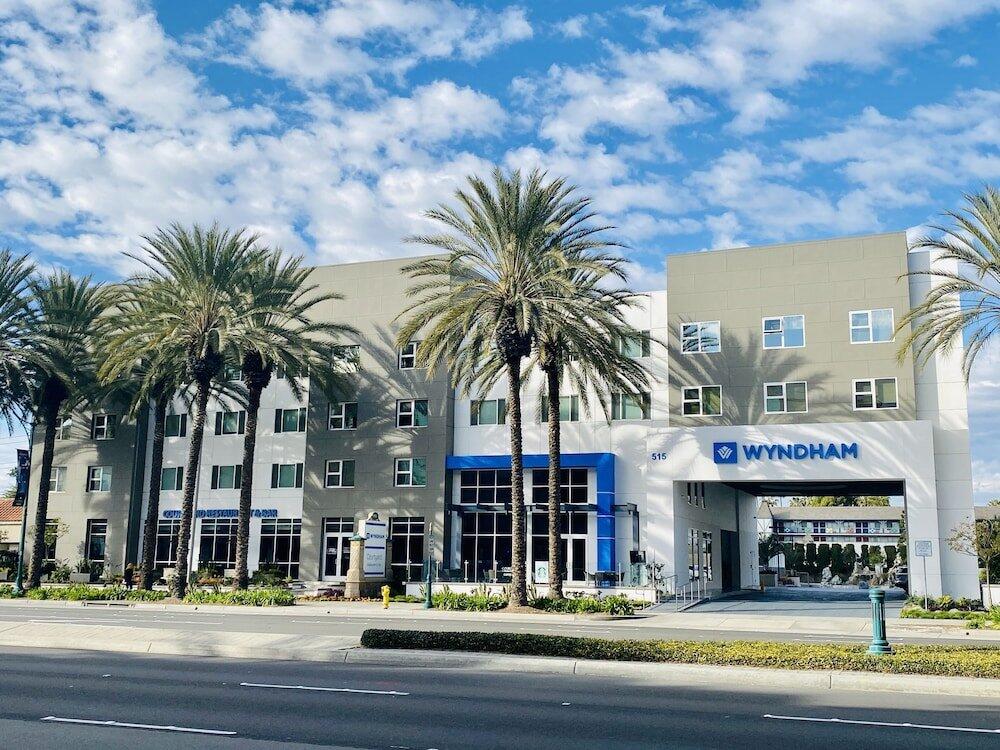Foto del exterior de Hotel Wyndham Anaheim