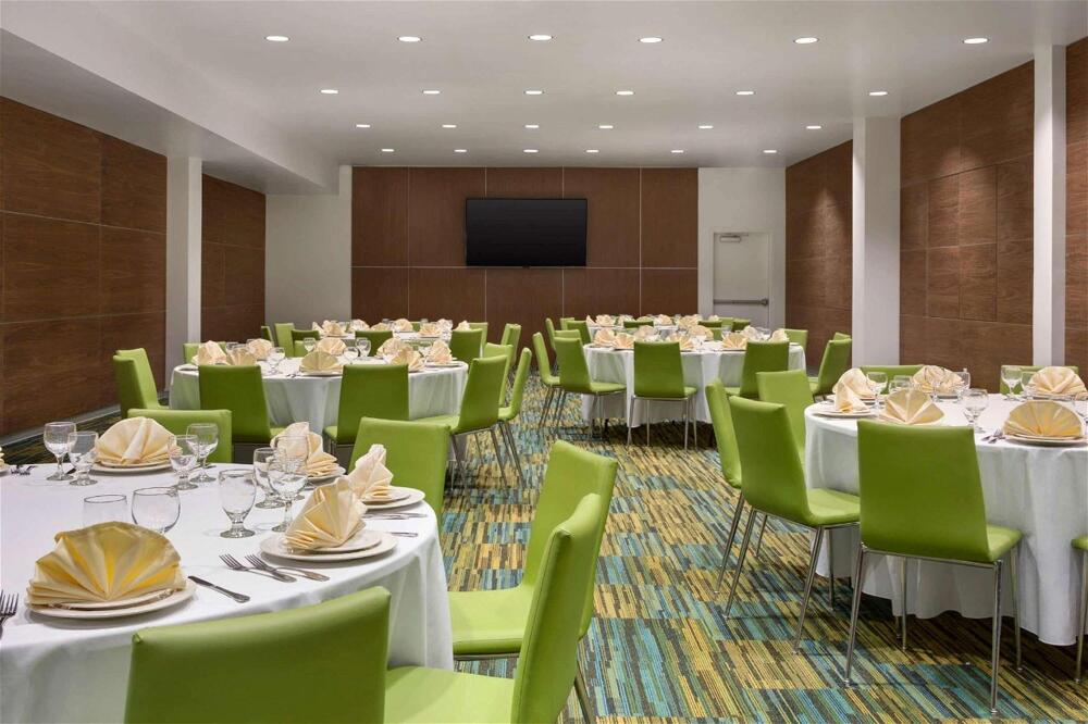 Foto de los servicios de Hotel Wyndham Anaheim