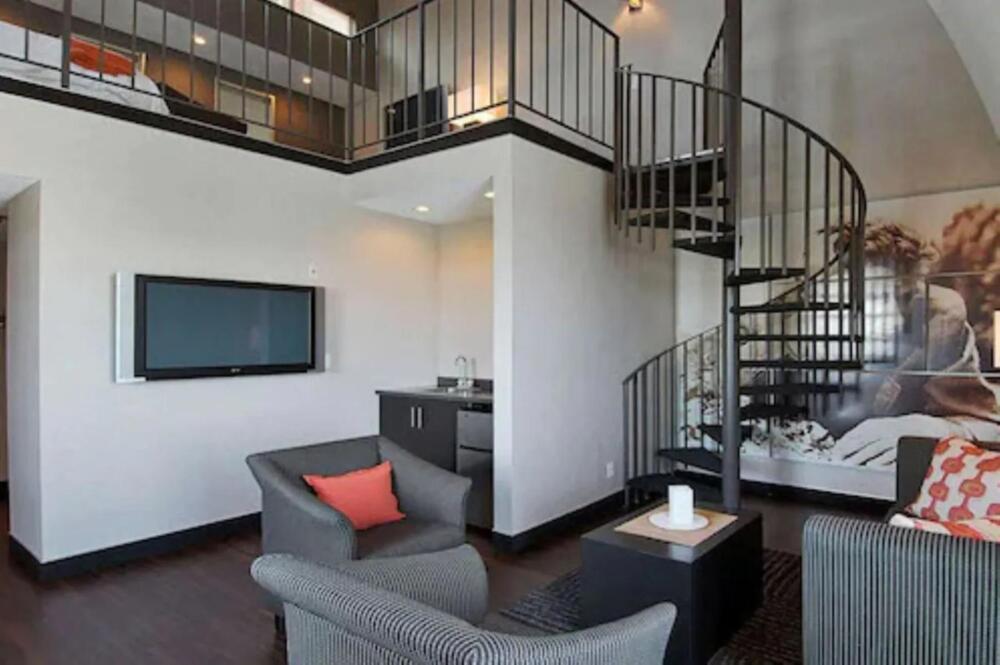 Foto de una habitación de Ramada Plaza by Wyndham West Hollywood Hotel &amp;amp; Suites