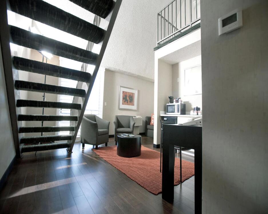 Foto de una habitación de Ramada Plaza by Wyndham West Hollywood Hotel &amp;amp; Suites