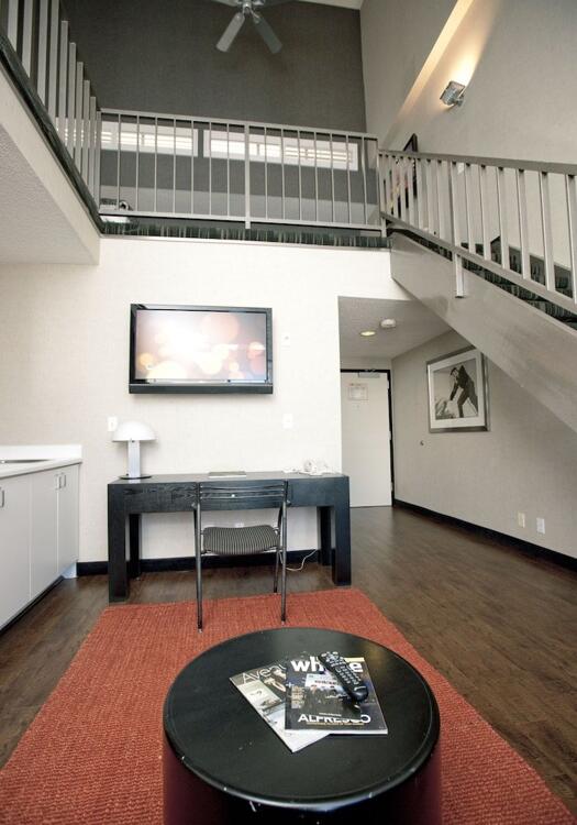 Foto de una habitación de Ramada Plaza by Wyndham West Hollywood Hotel &amp;amp; Suites