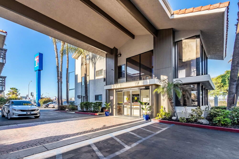 Foto del exterior de Hotel Comfort Inn